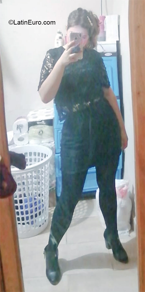 Date this happy Honduras girl Fabiola from San Pedro Sula HN2745
