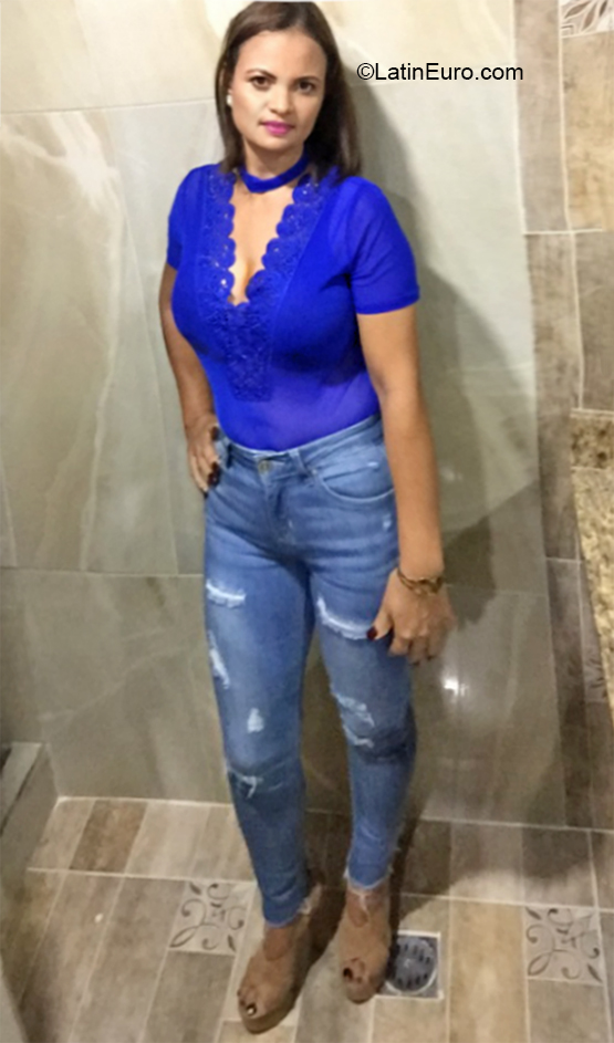 Date this tall Dominican Republic girl Alexa from San Felipe DO37054