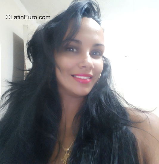 Date this foxy Cuba girl Ludmila from Havana CU642