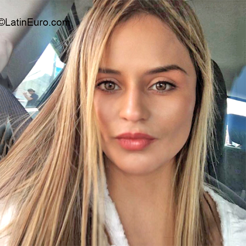 Date this charming Colombia girl Alejandra from Bogota CO26553