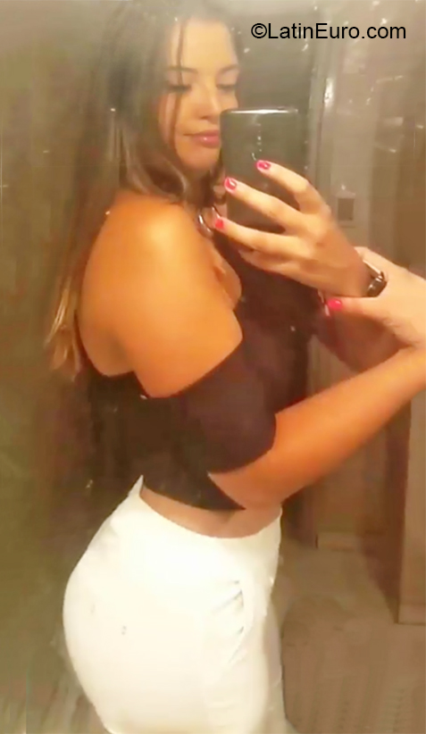 Date this lovely Argentina girl Nadia from Buenos Aires AR308