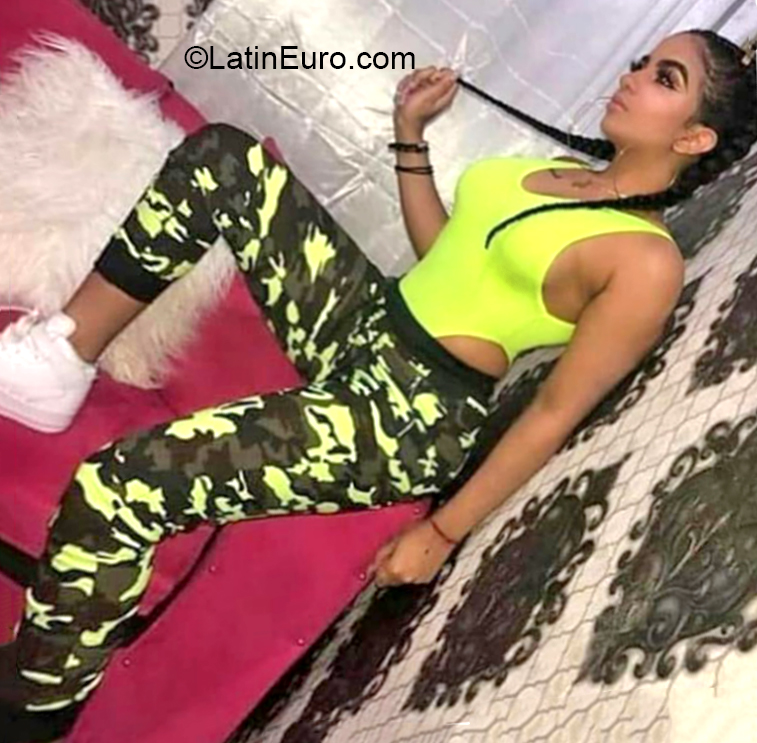 Date this tall Dominican Republic girl Alina from Santo Domingo DO37096