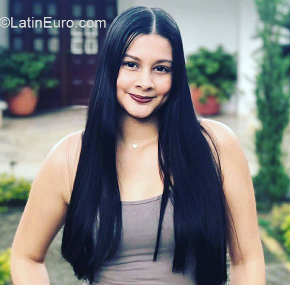 Date this young Colombia girl Vanessa from Cali CO26593