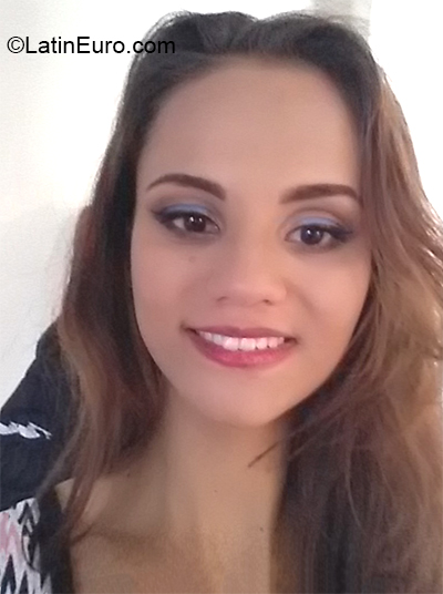 Date this foxy Brazil girl Ariana from Cuitiba BR11021