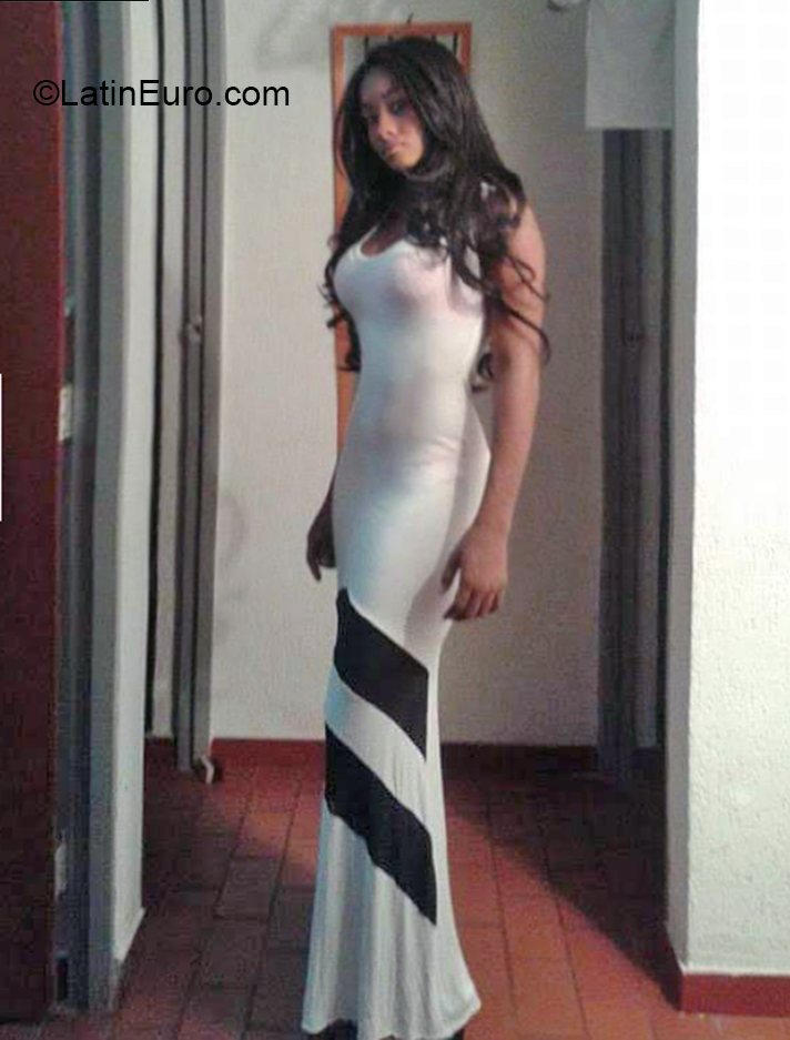 Date this fun Colombia girl Jeniffer from Cali CO26601