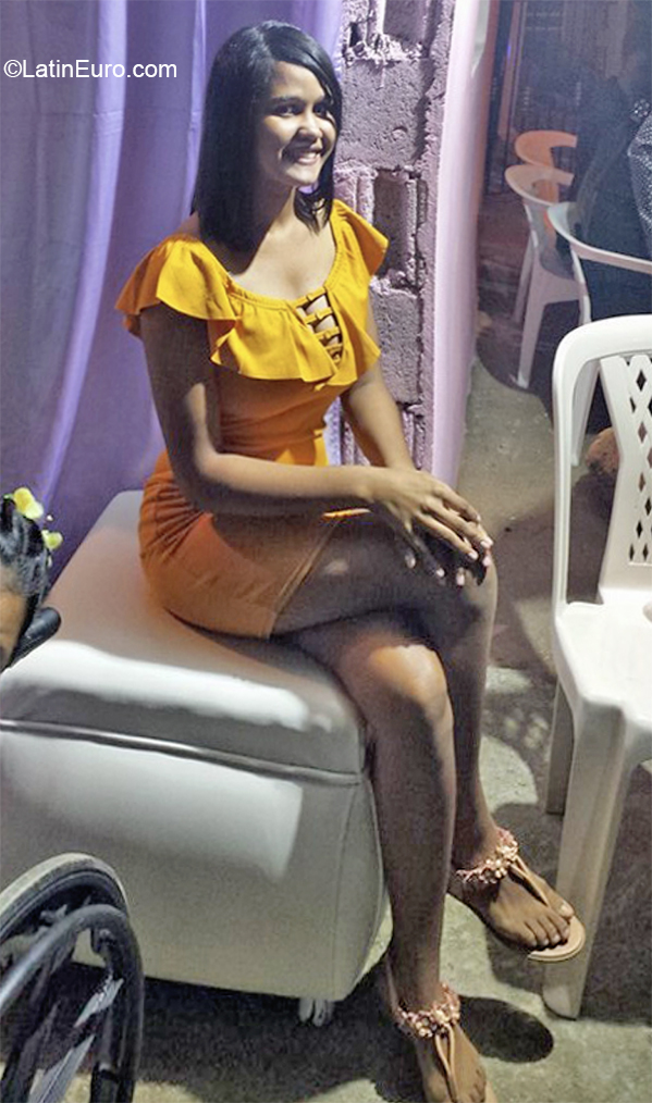 Date this hard body Dominican Republic girl Yardeles from Puerto Plata DO37139