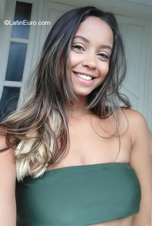 Date this lovely Brazil girl Victoria from Vitoria BR11025
