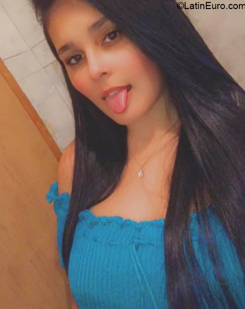 Date this stunning Brazil girl Emely from Salvador BR11027