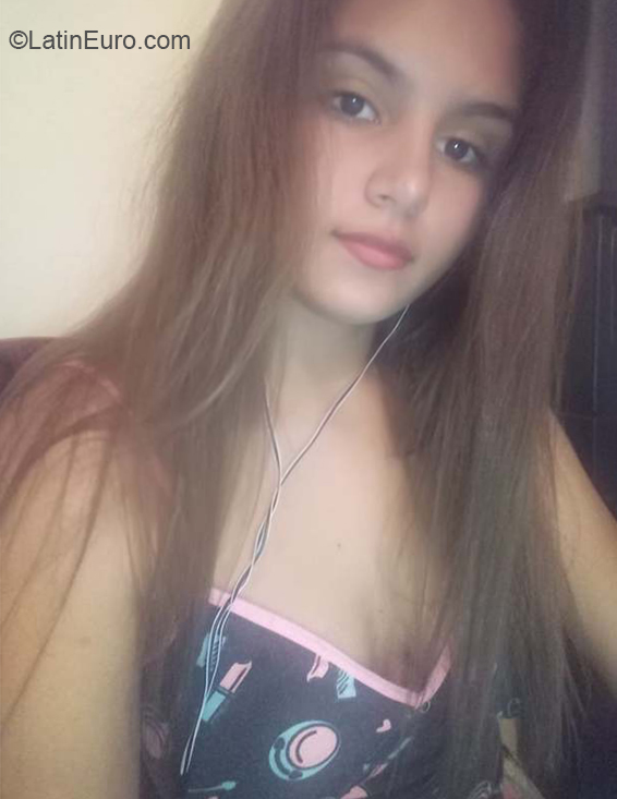 Date this gorgeous Colombia girl Dayana from Valledupar CO26634