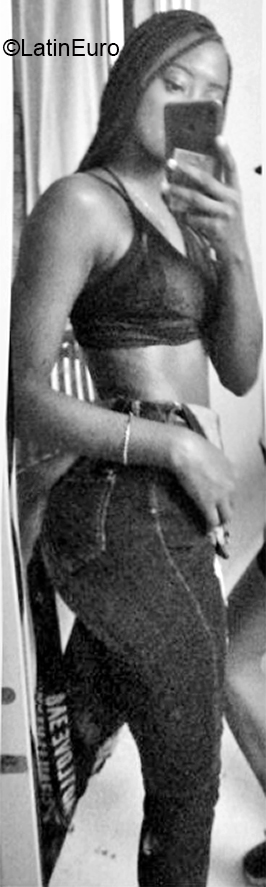 Date this athletic Dominican Republic girl Loren from Santo Domingo DO37180