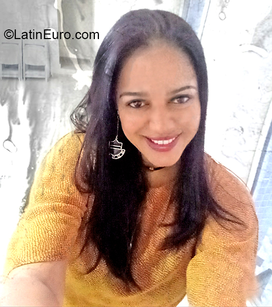 Date this nice looking Brazil girl Marisa from Rio De Janeiro BR11029
