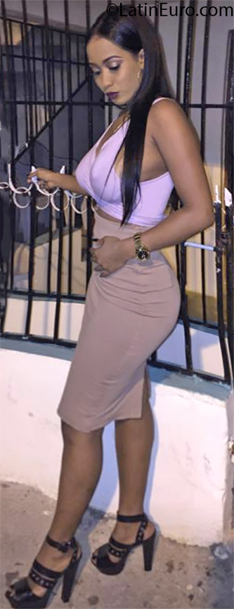 Date this cute Dominican Republic girl Carolina Grelyn from Santo Domingo DO37194