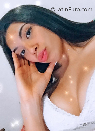 Date this athletic Argentina girl Candela from Buenos Aires AR316