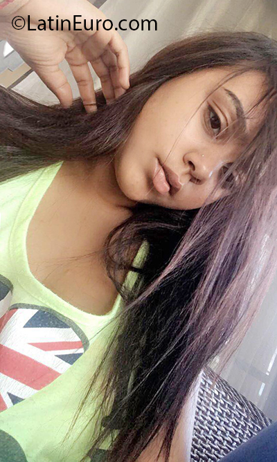 Date this athletic Dominican Republic girl Nahomy from Bonao DO37212