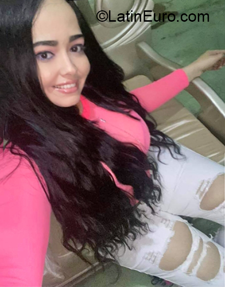 Date this sensual Dominican Republic girl Yorlenny from Santo Domingo DO40350