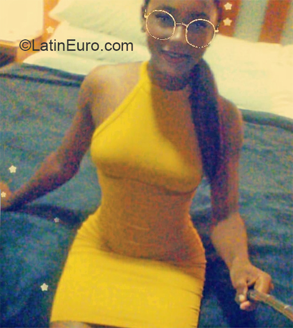 Date this exotic Dominican Republic girl Maria from Esperanza Valverde DO37268