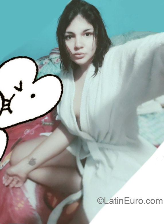 Date this georgeous Colombia girl Paola from Bogota CO26705