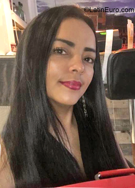 Date this gorgeous Colombia girl Patricia from Eje CO26712