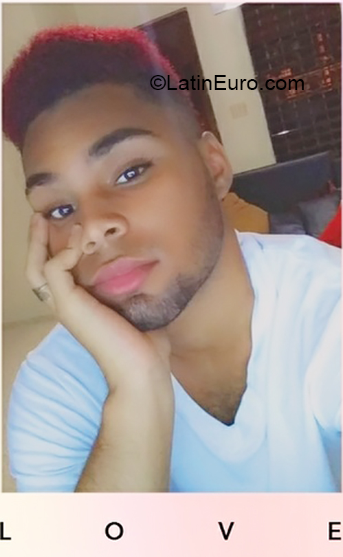Date this young Dominican Republic man Ricardo from Santo Domingo DO37290