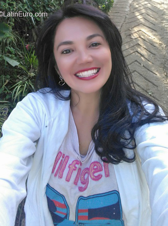 Date this good-looking Colombia girl Diana Luz from Sahagun CO26741