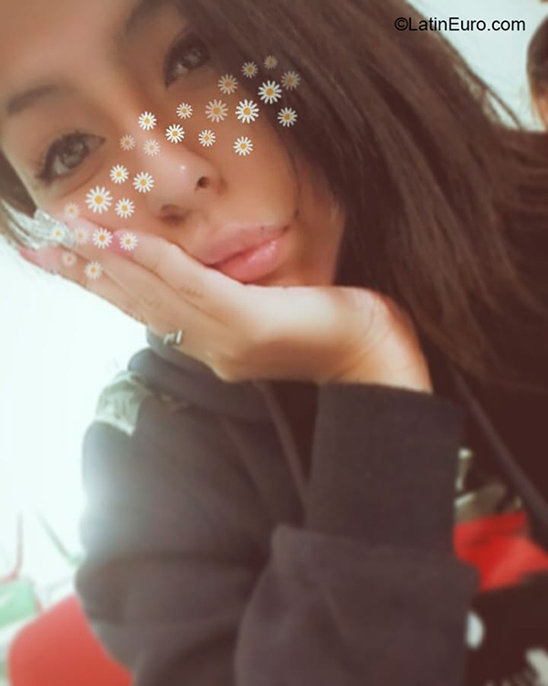 Date this tall Argentina girl Esmeralda from Buenos Aires AR328
