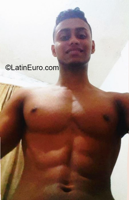 Date this happy Colombia man Carlos from Cartagena CO26759