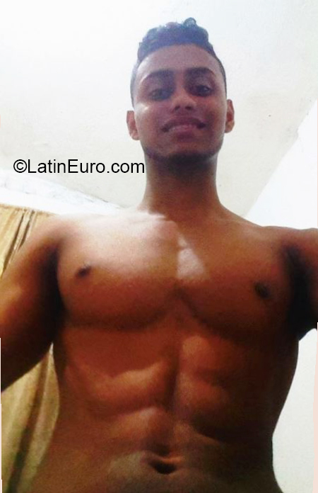 Date this beautiful Colombia man Carlos from Cartagena CO26759