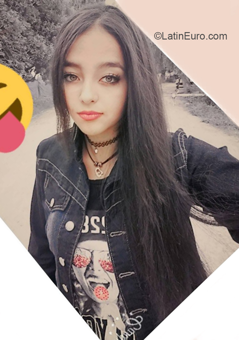 Date this fun Argentina girl Magi from Mendoza AR331