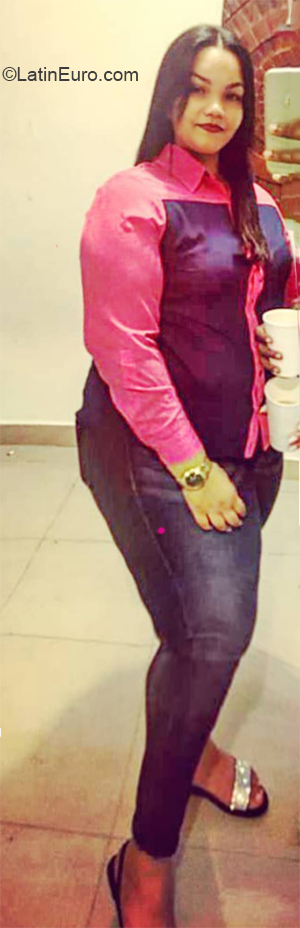 Date this athletic Dominican Republic girl Oscarina from Higuey DO37341