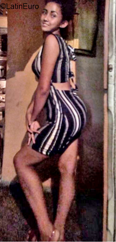 Date this young Venezuela girl Yulianny from Colombia VE2978