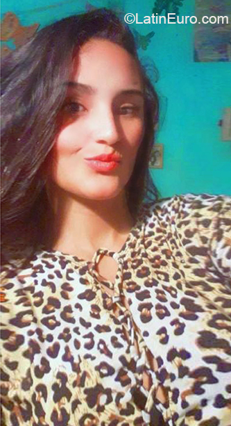 Date this good-looking Venezuela girl Omarlang from Barcelona VE2979