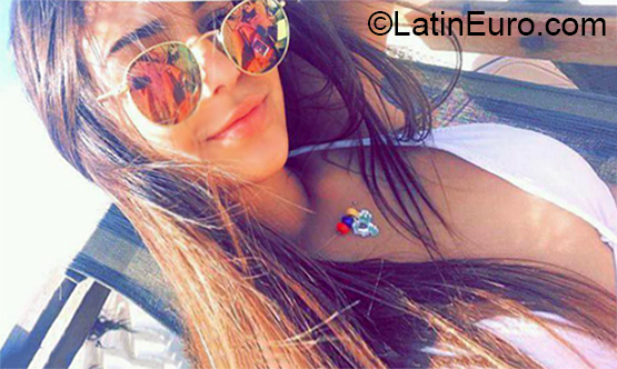 Date this happy Venezuela girl Barbara from Caracas VE2981