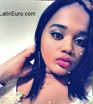 Date this sultry Dominican Republic girl Leslie from Santo Domingo DO37394