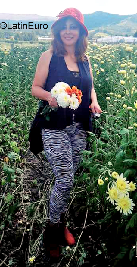 Date this gorgeous Ecuador girl Miriam from Quito EC432