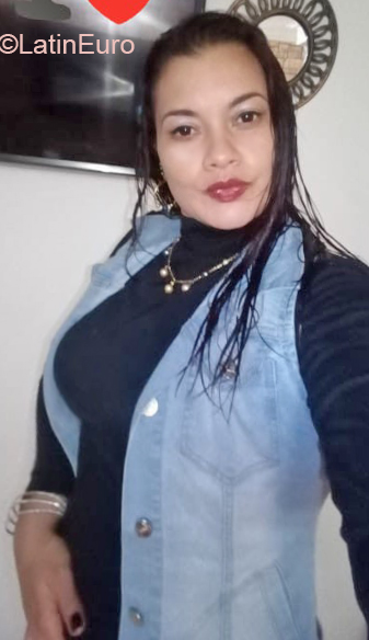 Date this happy Colombia girl Milena from Cali CO26798