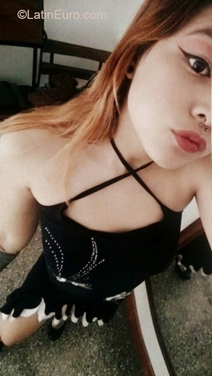 Date this beautiful Venezuela girl Rosa from Caracas VE2990