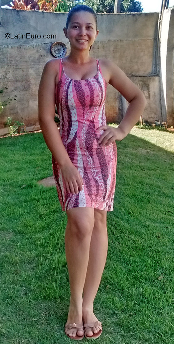 Date this attractive Brazil girl Soraia from Cascavel BR11050