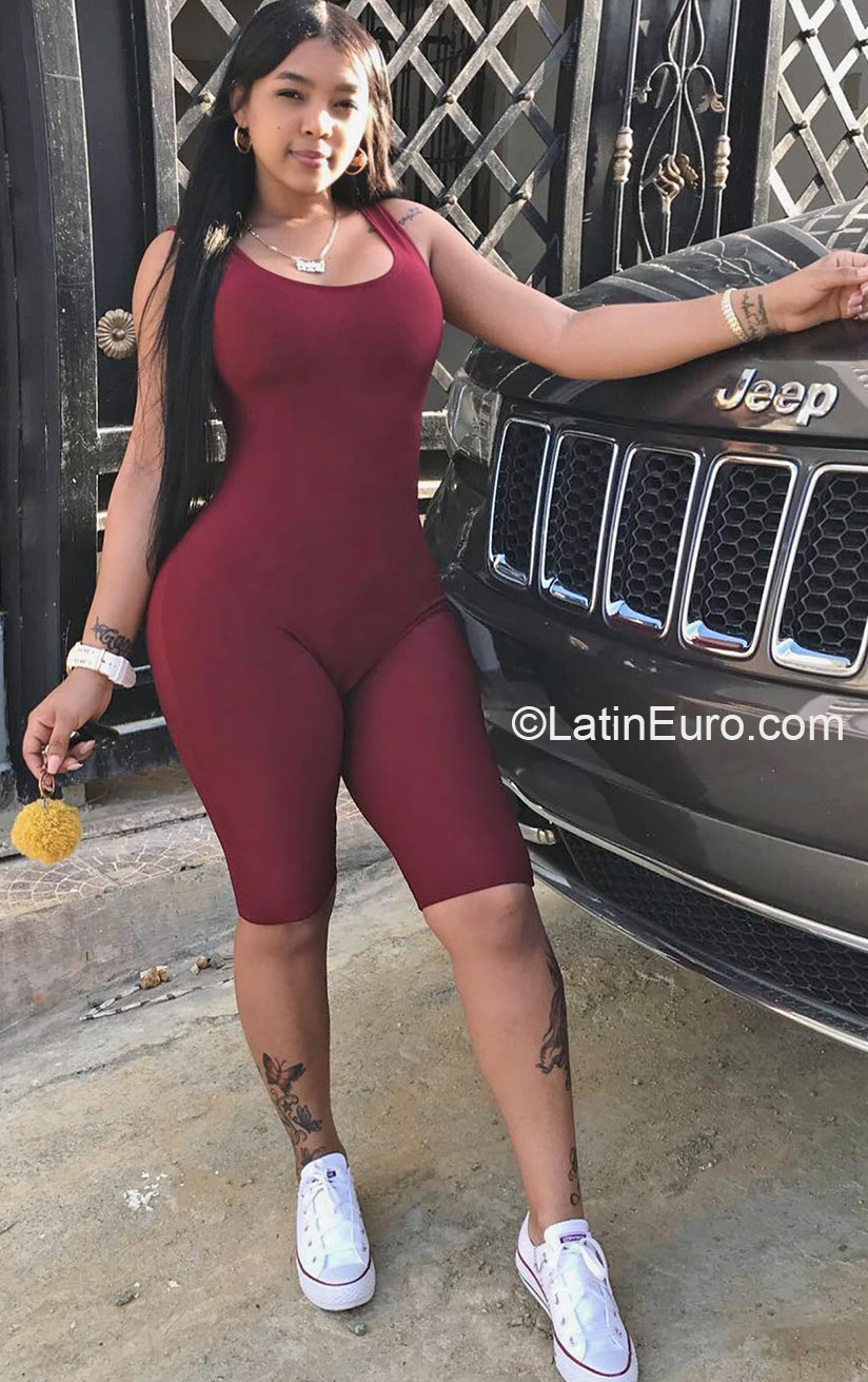 Date this charming Dominican Republic girl Yokari - Radisy from Santo Domingo DO38105