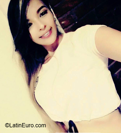 Date this delightful Colombia girl Evelin from Cali CO26825