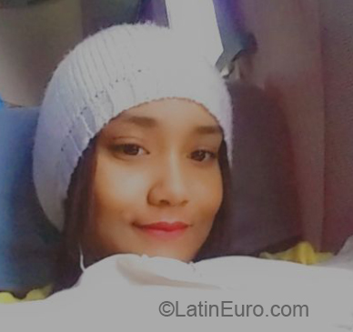 Date this foxy Dominican Republic girl Zeuni from Santo Domingo DO37438