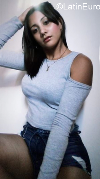Date this young Uruguay girl Veronica from Montevideo UY46