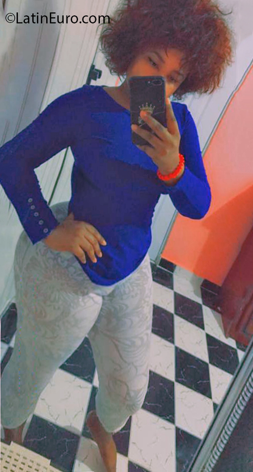 Date this attractive Dominican Republic girl Ana carina from Santo Domingo DO37486