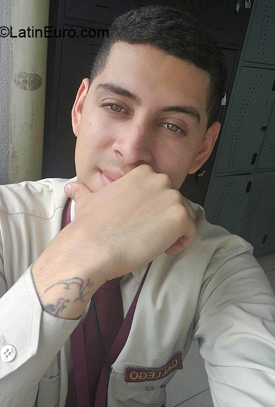 Date this gorgeous Colombia man Cristian from Manizales CO26862