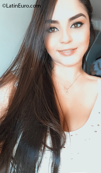 Date this sultry Colombia girl Vanessa from Barranquilla CO26871