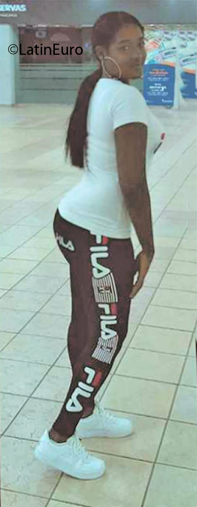 Date this athletic Dominican Republic girl Wendy from Santo Domingo DO37507