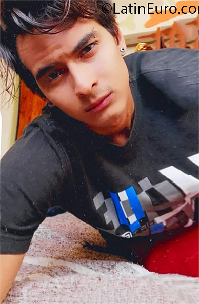 Date this nice looking Venezuela man Victor from Caracas VE3028
