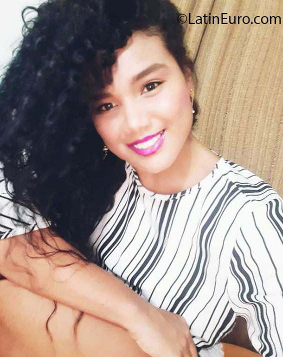 Date this sultry Colombia girl Maria from Cartagena CO26919