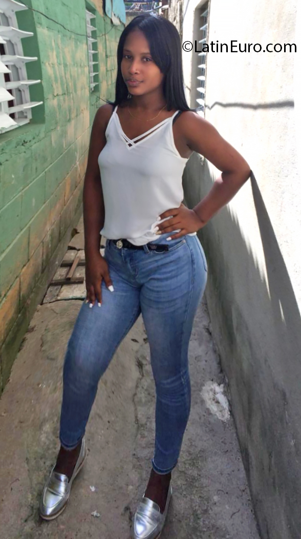 Date this funny Dominican Republic girl Emi from Santiago DO37572