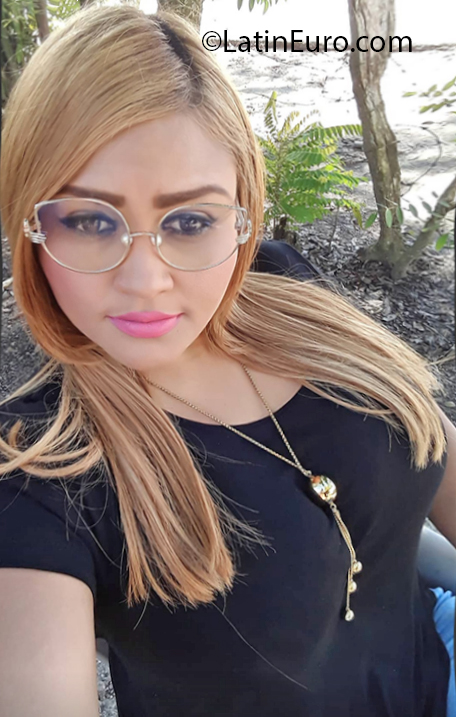 Date this georgeous Dominican Republic girl Victoria from Santiago DO37577
