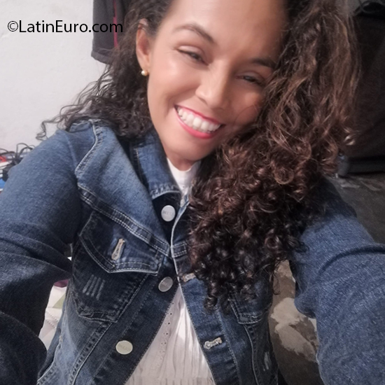 Date this young Colombia girl Mary from Bucaramanga CO26935